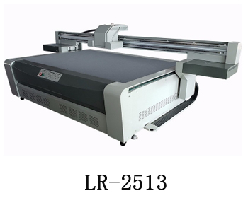 LR-2513通常我們也稱為萬能打印機，他是根據國際標準尺寸而來，加上這種uv機器不收材質約束，差不多什么都可以打印，通常我們也稱之為萬能打印機